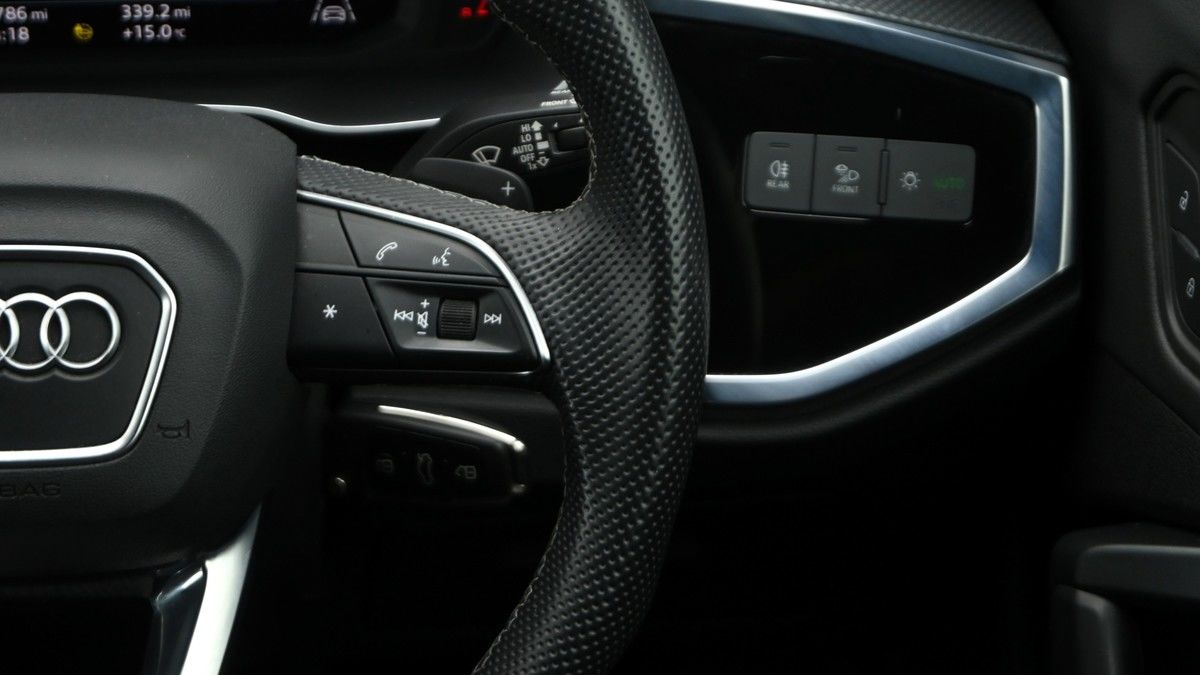 Audi Q3 Image 16