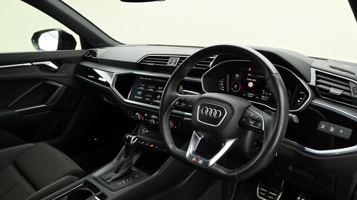 Audi Q3 Image 3