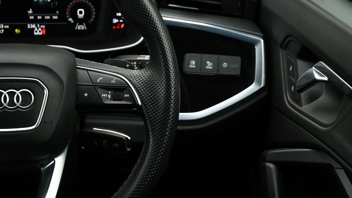 Audi Q3 Image 16