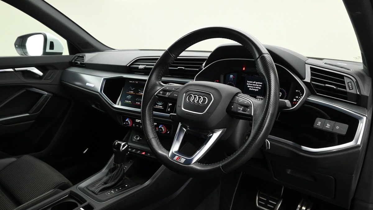 Audi Q3 Image 11