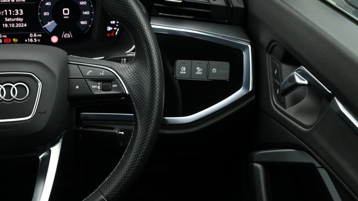 Audi Q3 Image 16