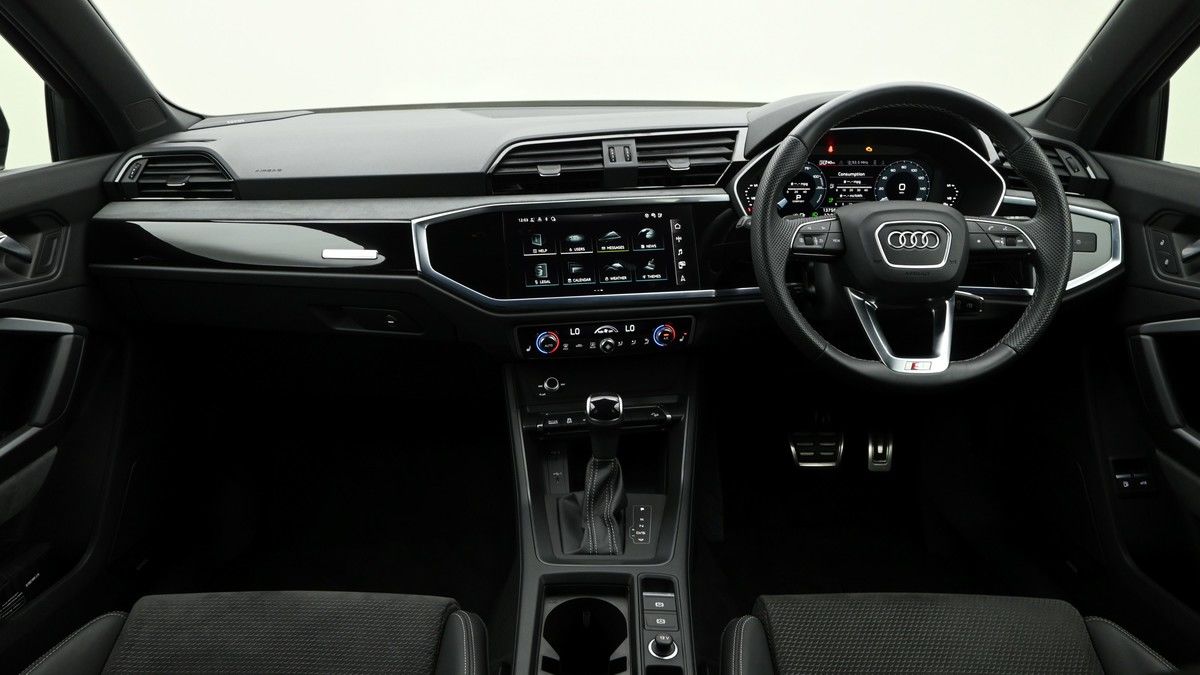 Audi Q3 Image 14