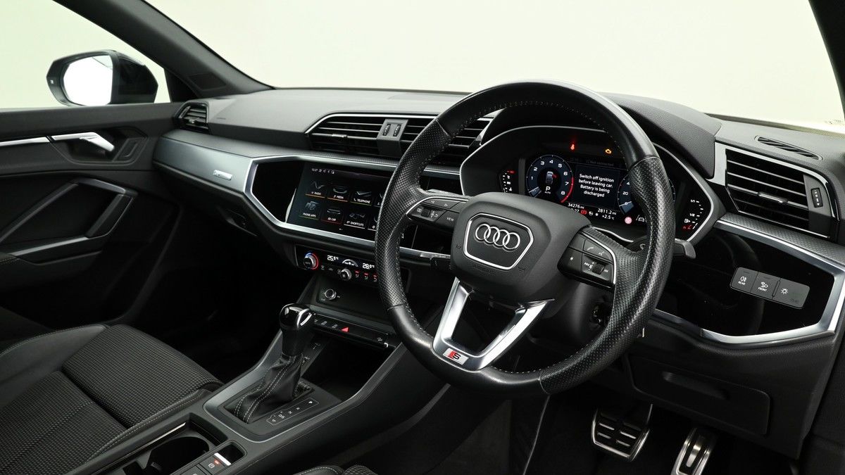 Audi Q3 Image 14