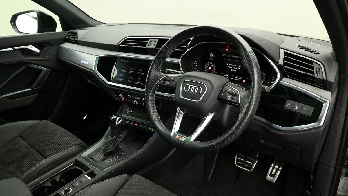 Audi Q3 Image 6