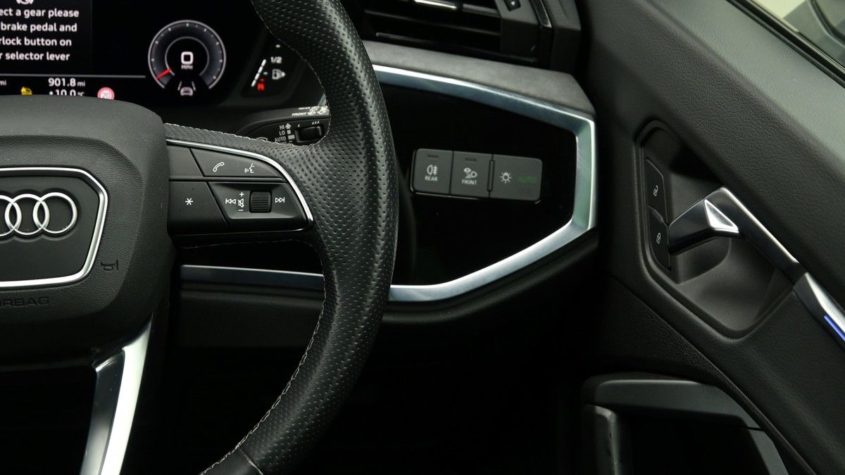 Audi Q3 Image 32