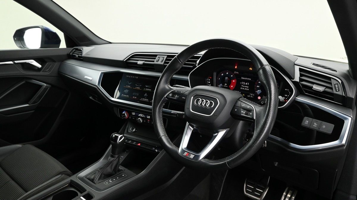 More views of Audi Q3