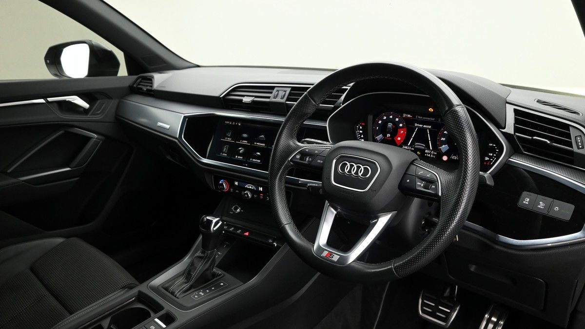 More views of Audi Q3