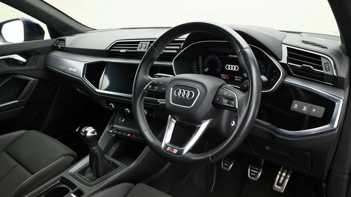 More views of Audi Q3