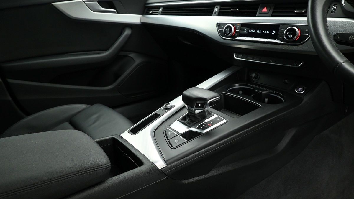 Audi A4 Avant Image 2