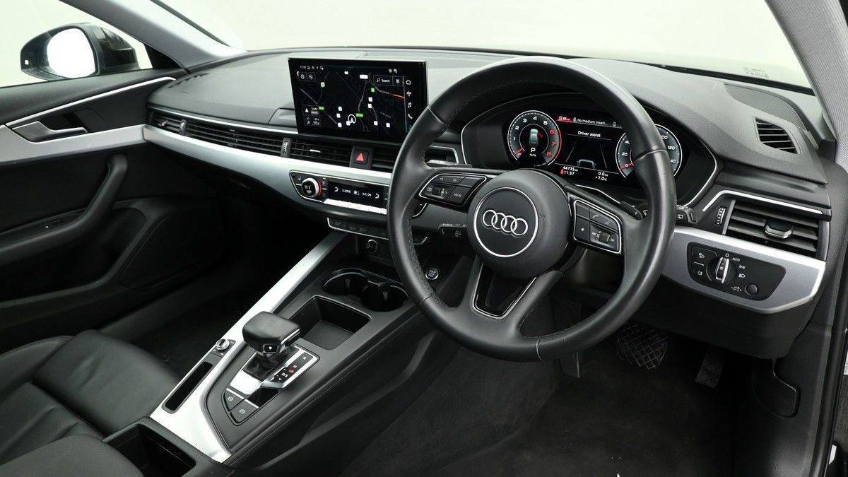 Audi A4 Avant Image 3