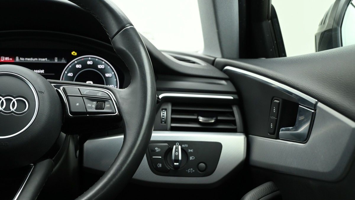 Audi A4 Avant Image 16