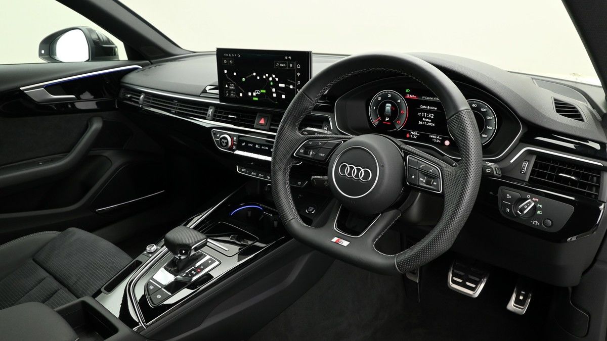 Audi A4 Avant Image 3