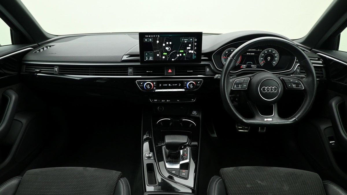 Audi A4 Image 14