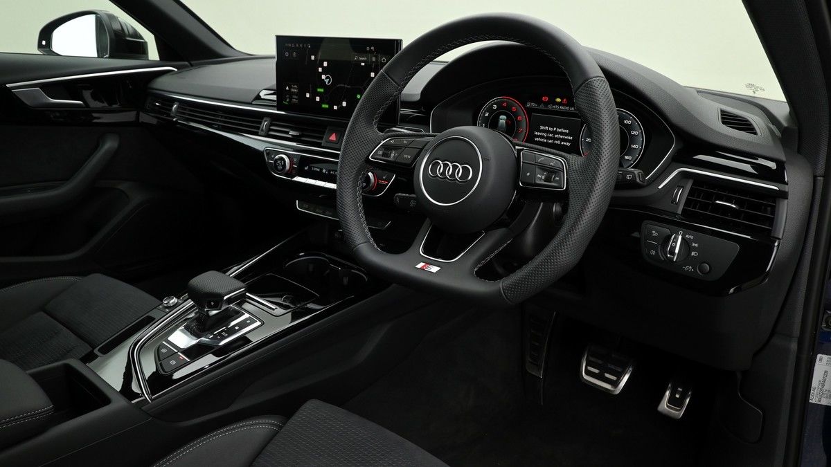 Audi A4 Avant Image 3