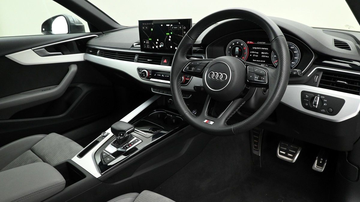 Audi A4 Avant Image 2