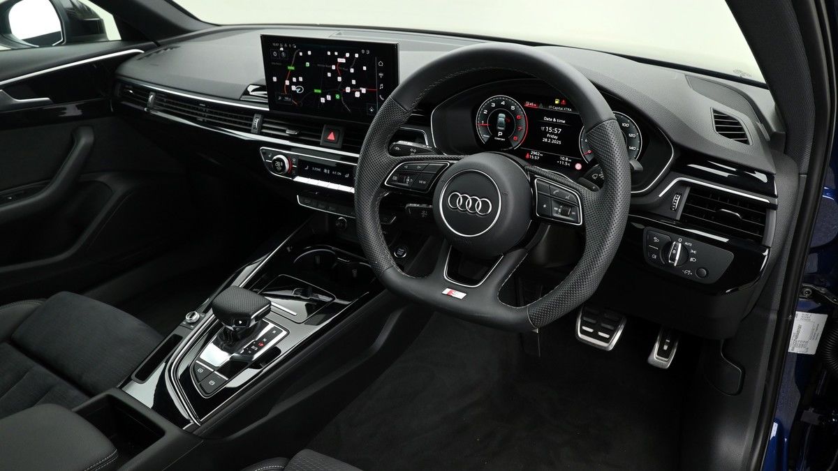 Audi A4 Image 2