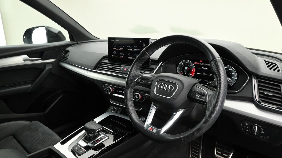 More views of Audi Q5