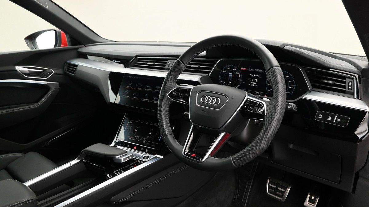 Audi Q8 e-tron Image 3