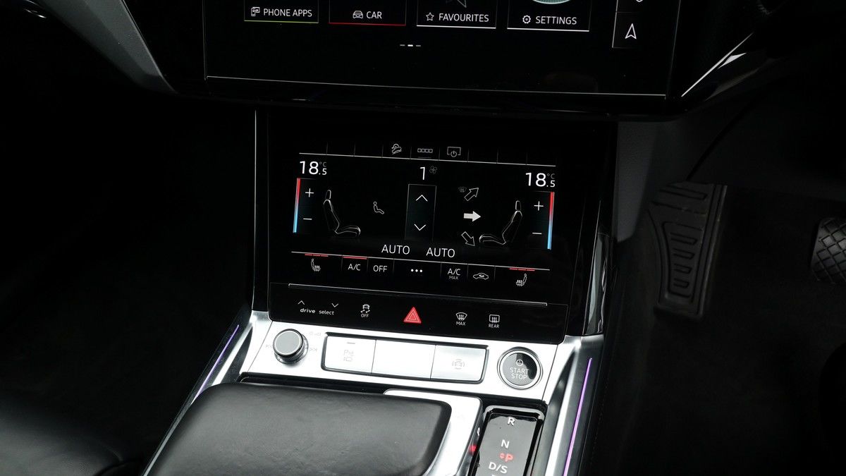 Audi e-tron Image 12