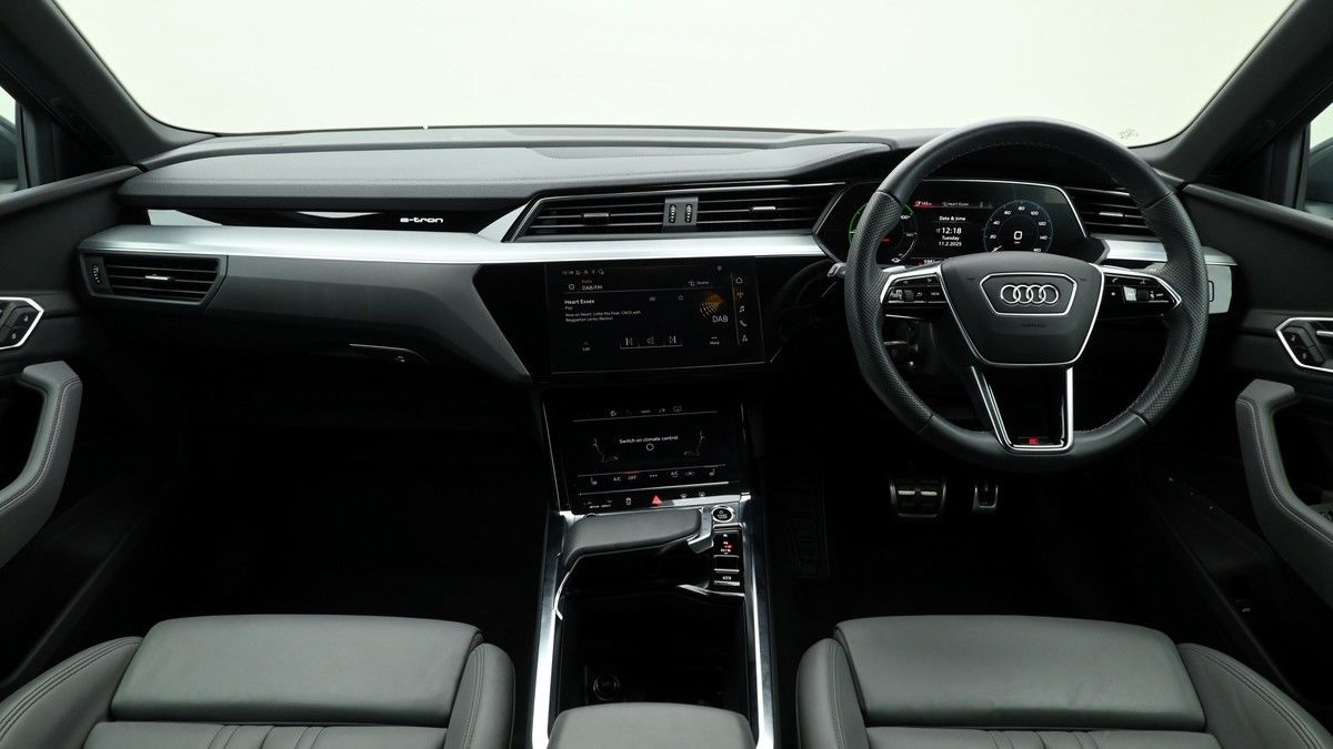 Audi Q8 e-tron Image 14