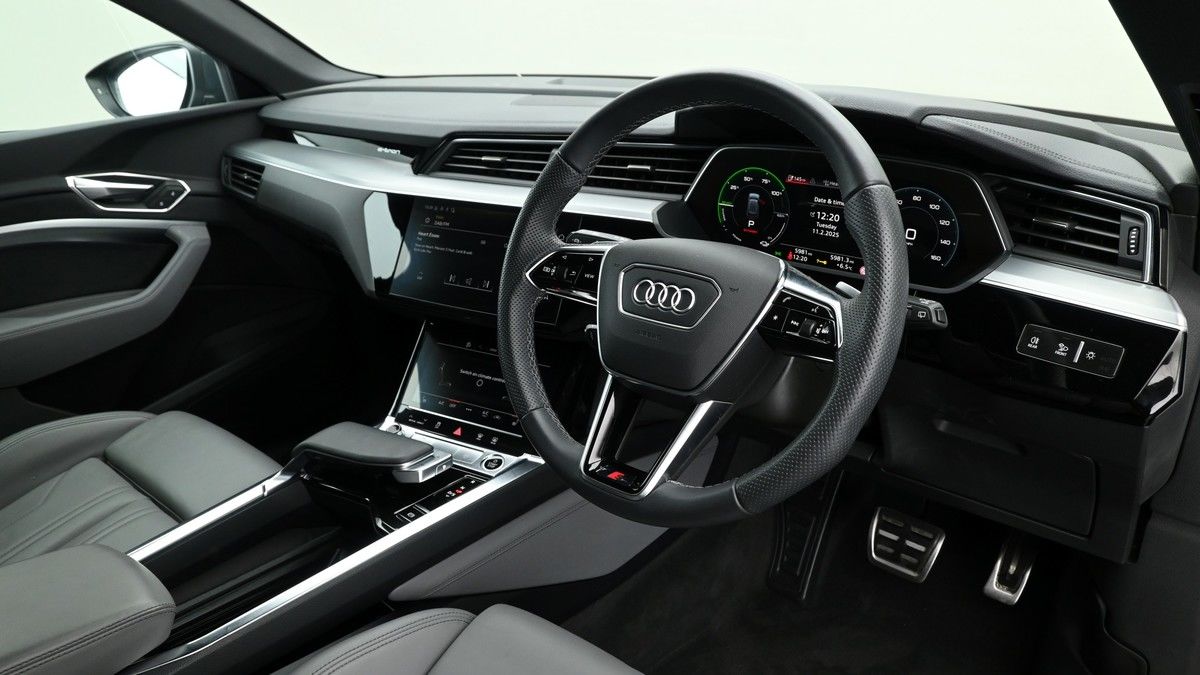 Audi Q8 e-tron Image 3