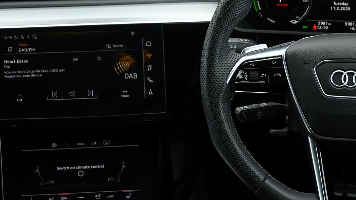 Audi Q8 e-tron Image 15