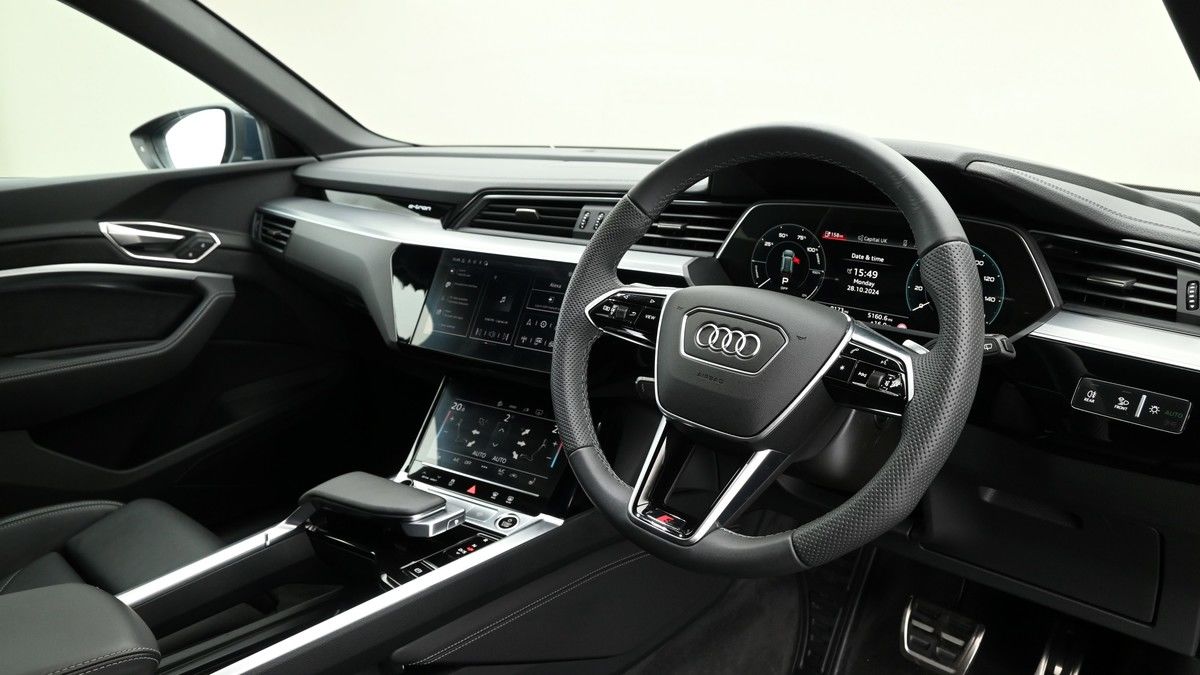 Audi Q8 e-tron Image 3