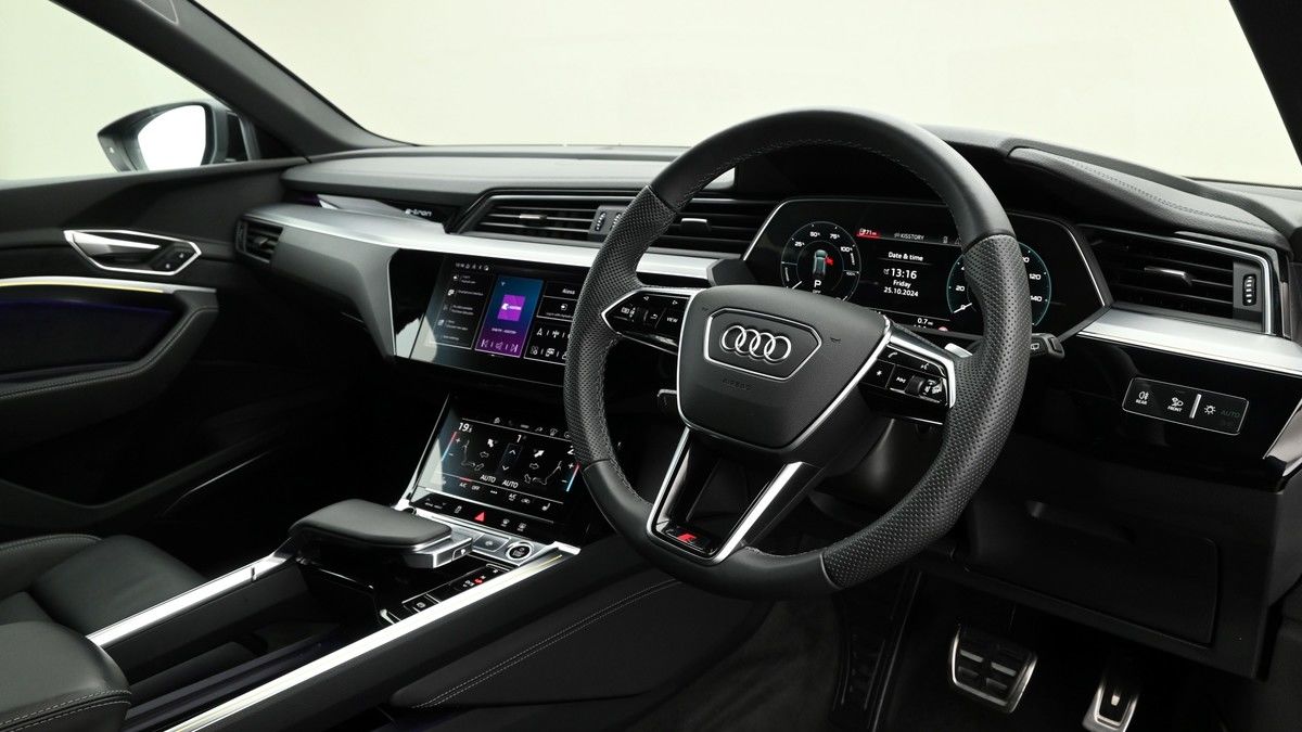 Audi Q8 e-tron Image 3