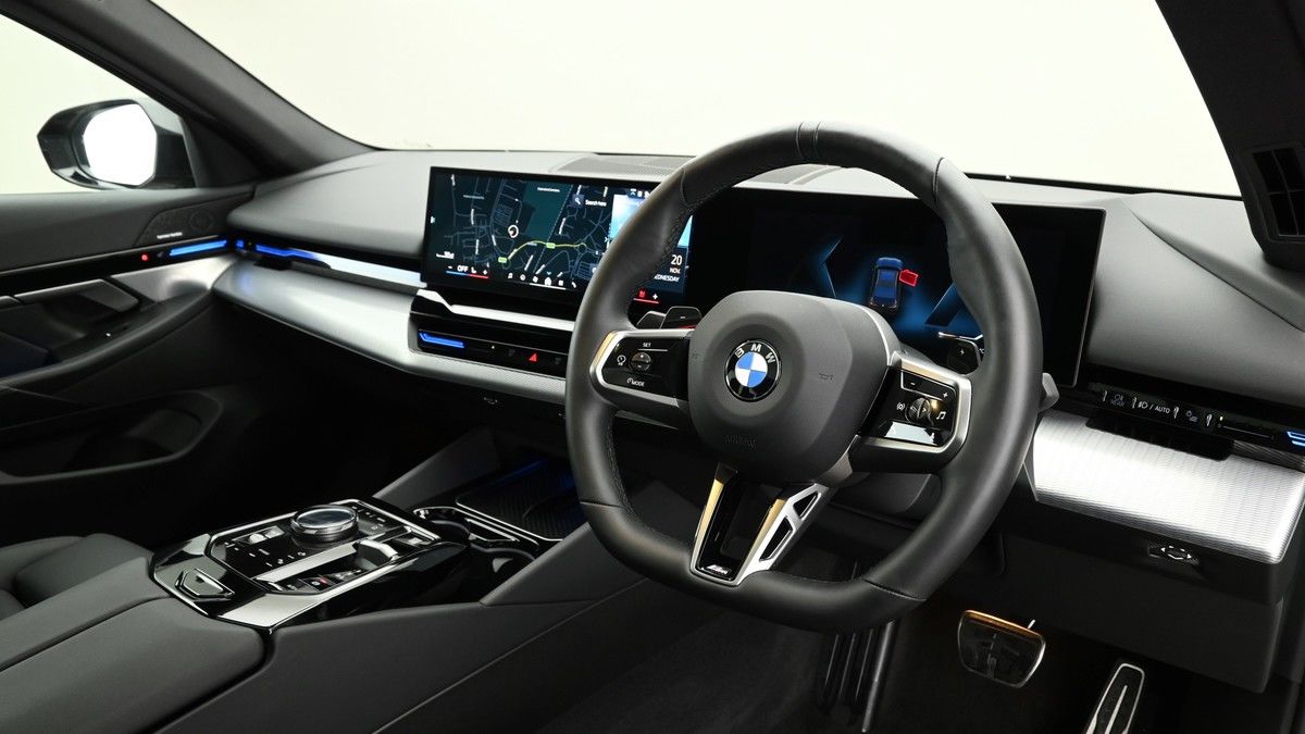 BMW 5 Series Image 3