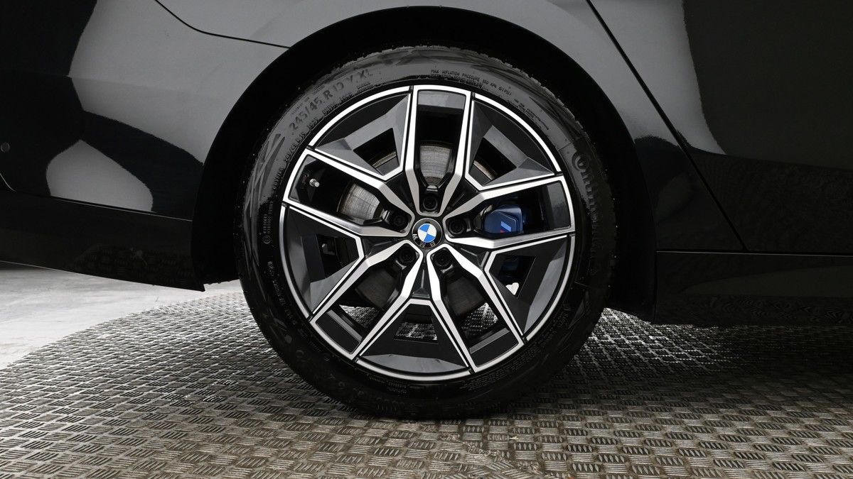 BMW 5 Series Image 9