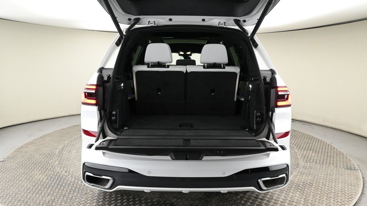 More views of BMW X7