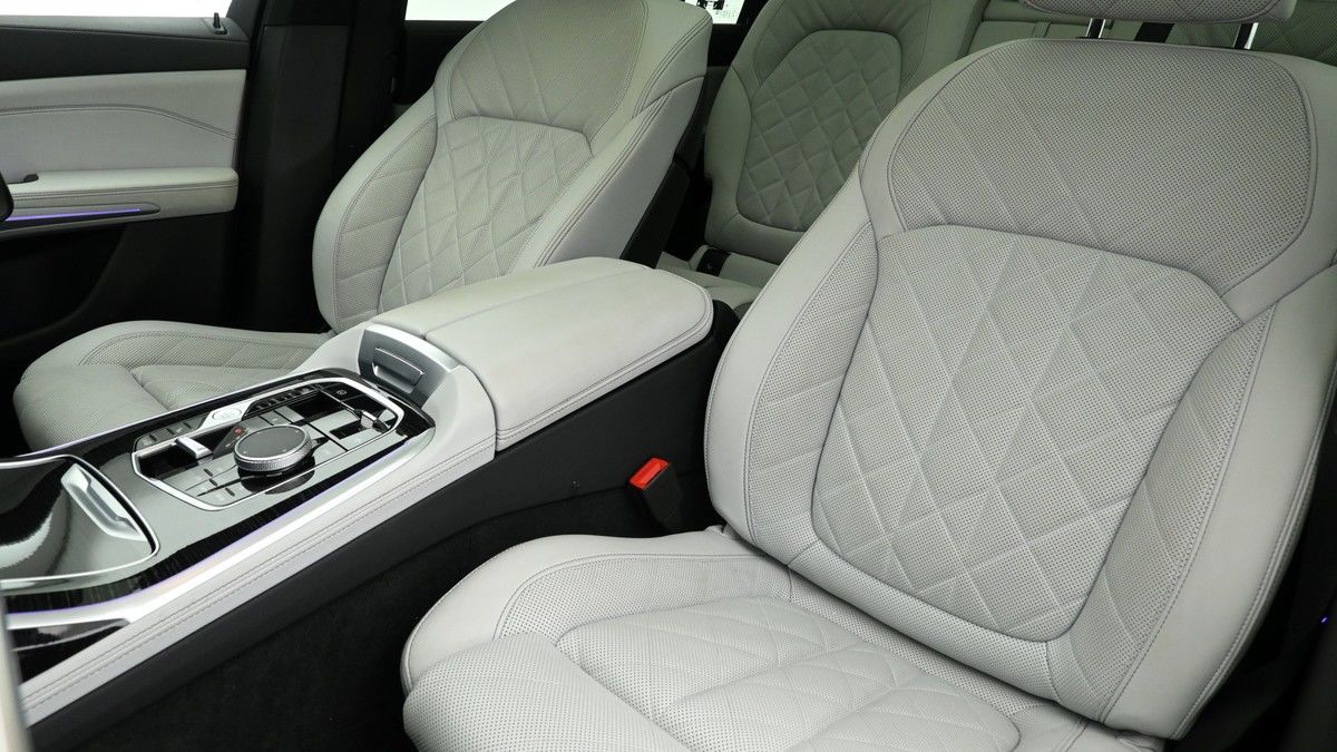 BMW X7 Image 4