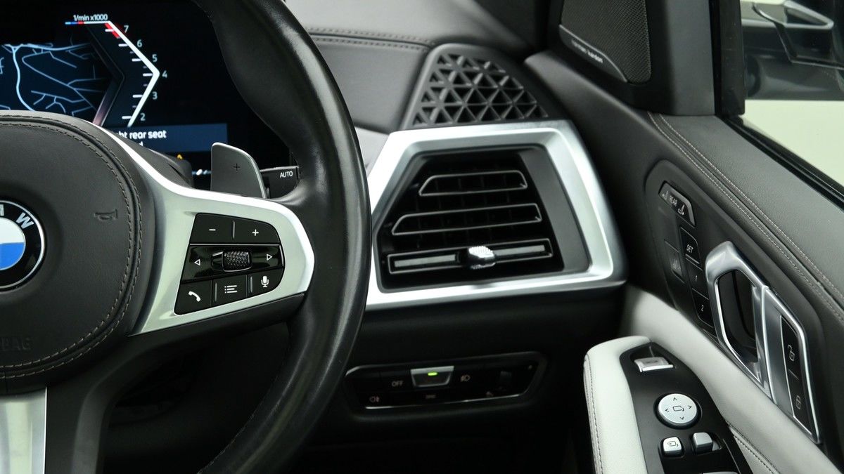 BMW X7 Image 16