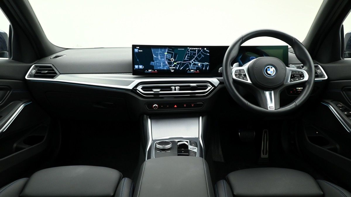 BMW 3 Series Image 14