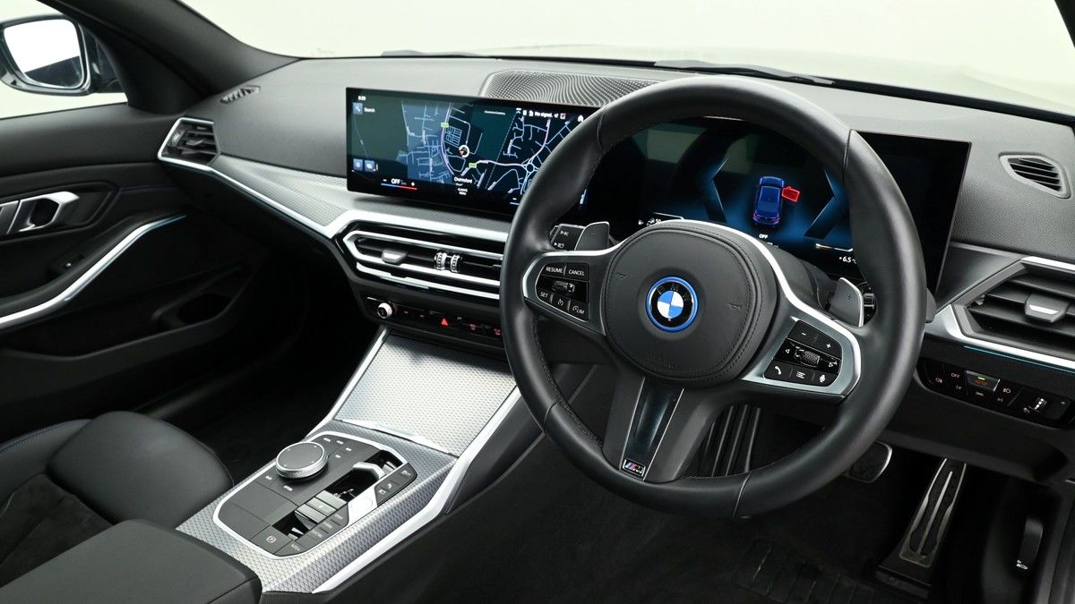 BMW 3 Series Image 3