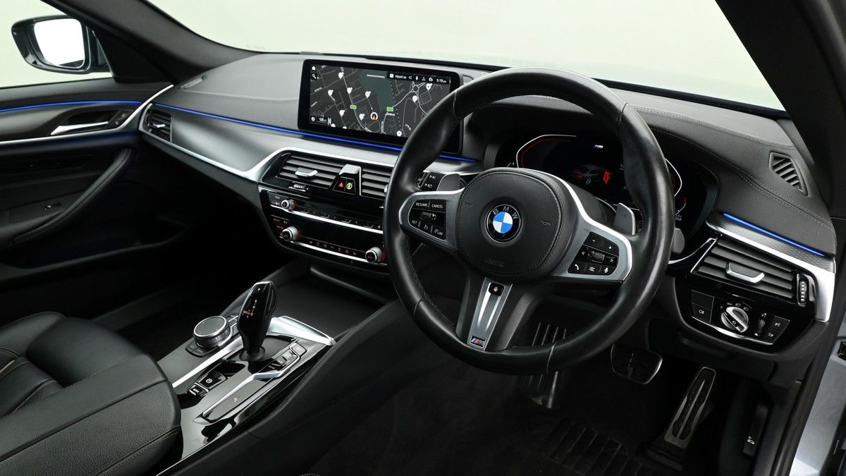 BMW 5 Series Image 2