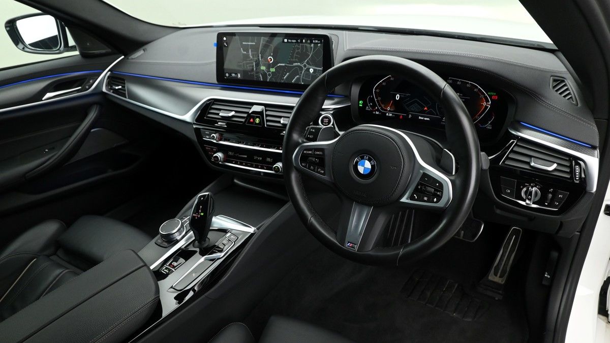 BMW 5 Series Image 2