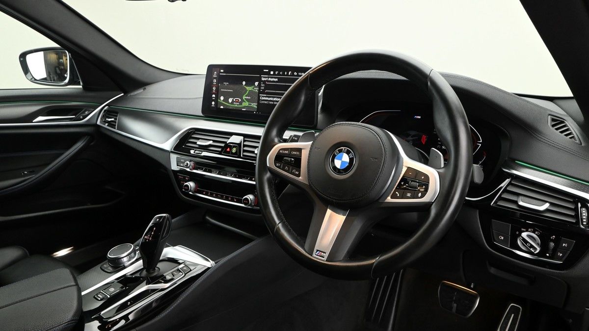 BMW 5 Series Image 3