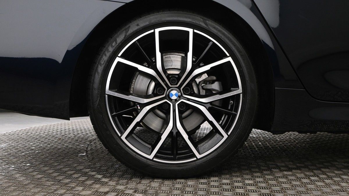 BMW 5 Series Image 9