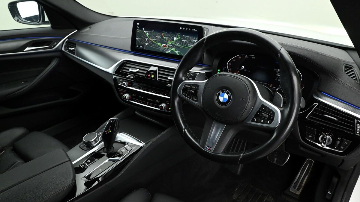 BMW 5 Series Image 2