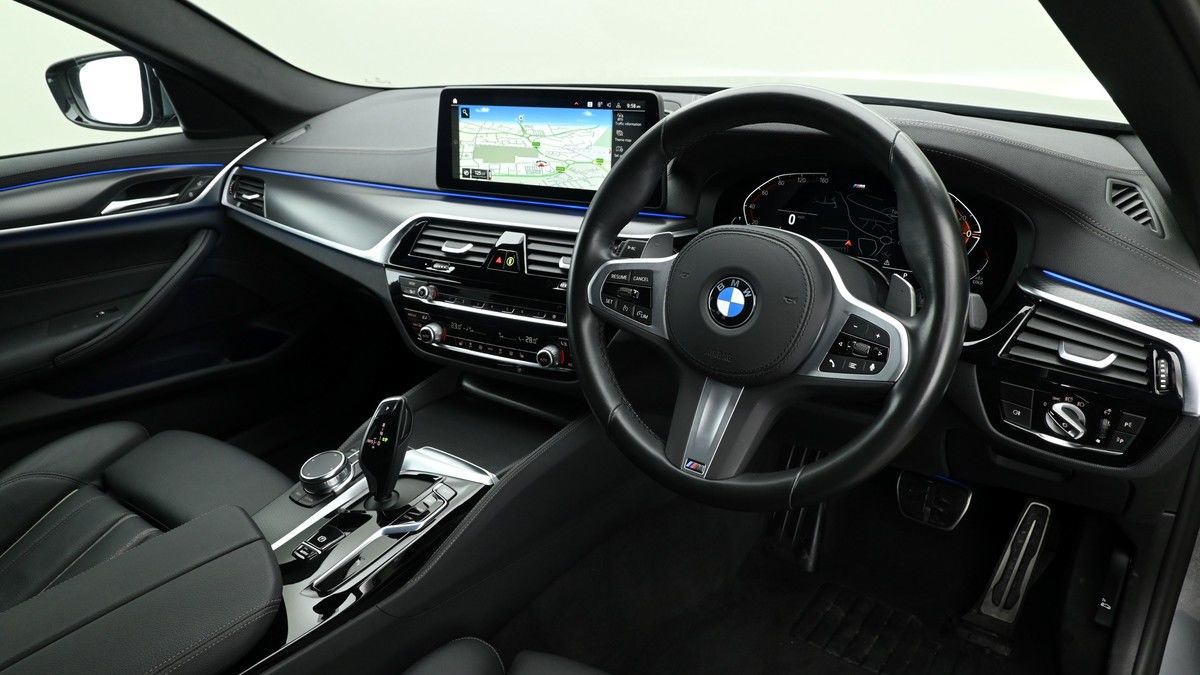 BMW 5 Series Image 3