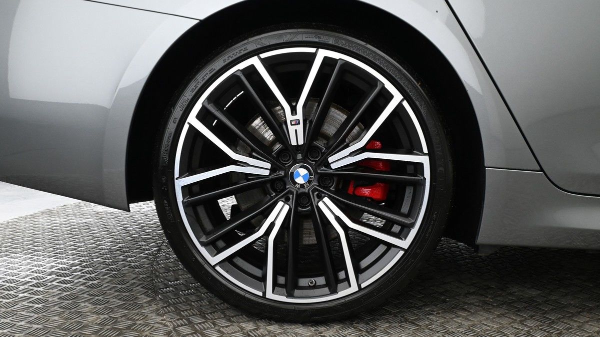 BMW 5 Series Image 9