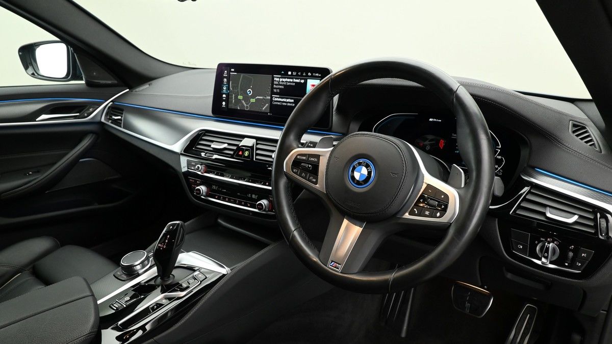 BMW 5 Series Image 3