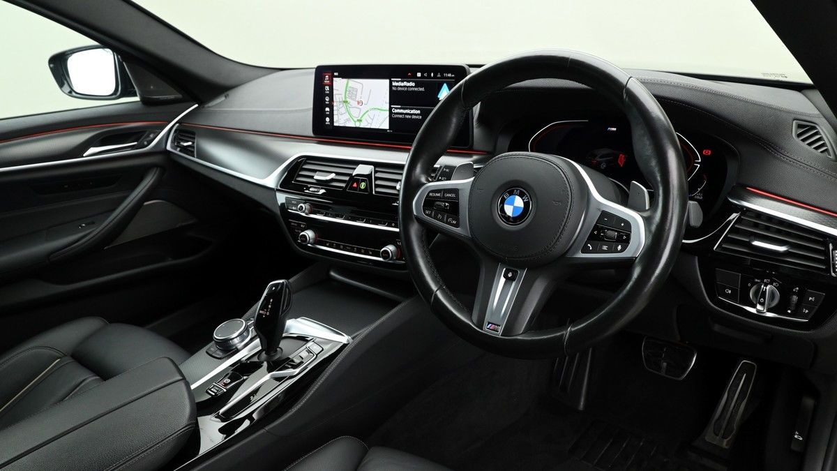 BMW 5 Series Image 3