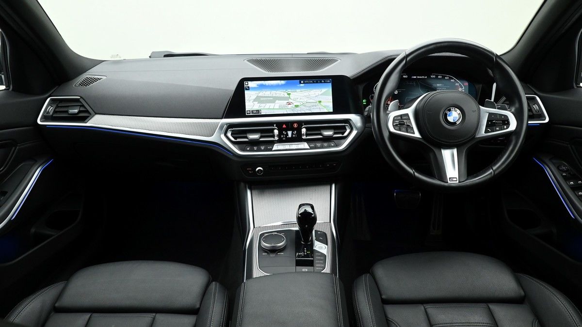 BMW 3 Series Image 14