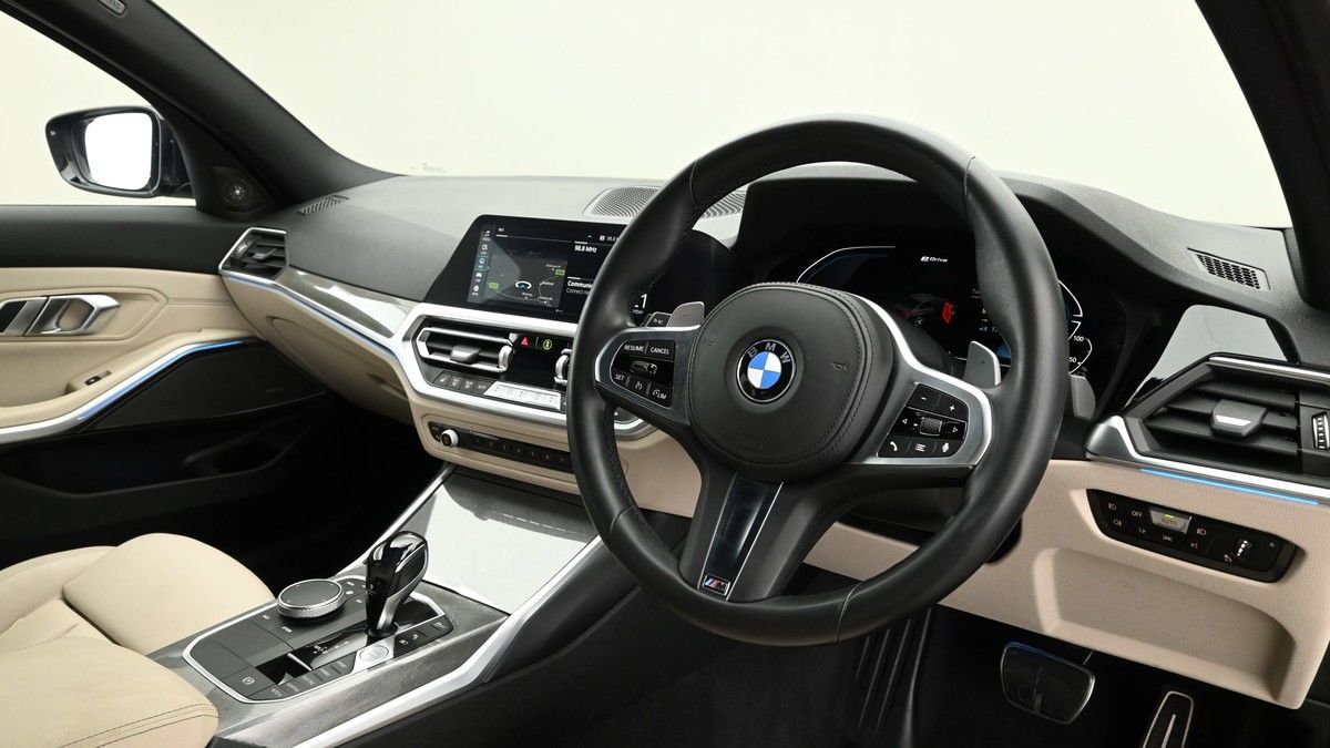 BMW 3 Series Image 3