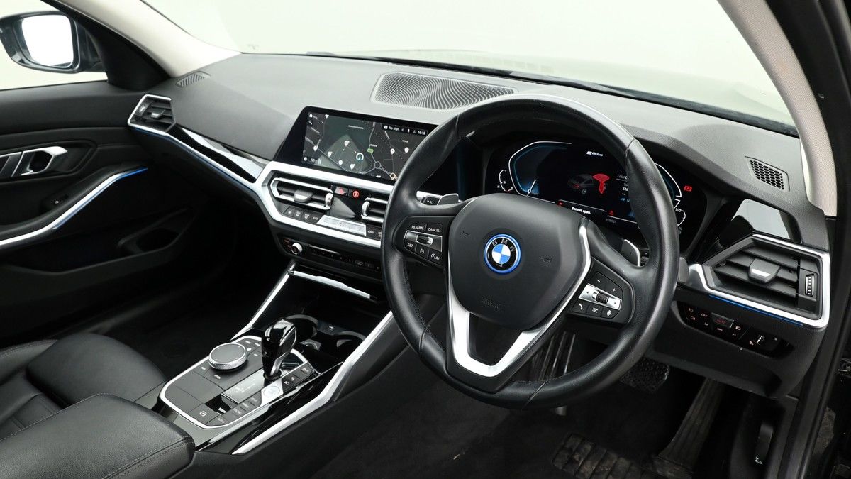 BMW 3 Series Image 2