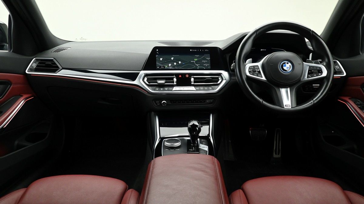 BMW 3 Series Image 12