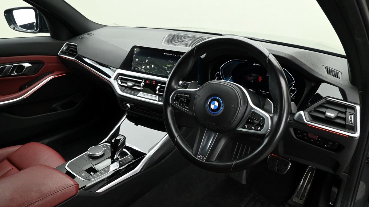 BMW 3 Series Image 2