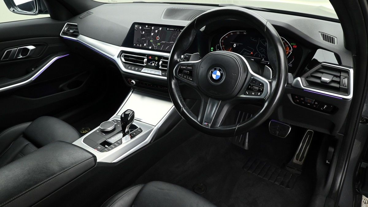 BMW 3 Series Image 2